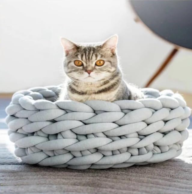 Happycare Textiles Luxurious Chunky Crochet Comfort Round Cat Bed, 20" Grey