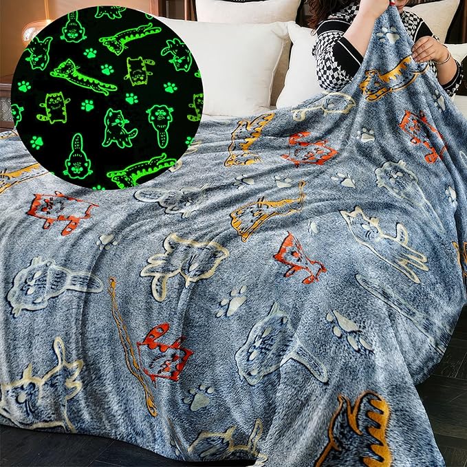 Sviuse Cat Blanket Soft Flannel Fleece Blankets with Minimalist White Cats Pattern, Cozy and Warm for Bed, Sofa, or Gift for Cat Lovers Girls, Women, Kids (Cat 11, 60" X 80")