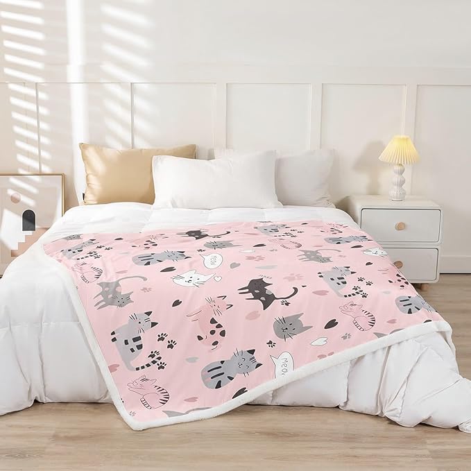 Pink Cat Fleece Blanket for Girls Gray Black Cats Sherpa Blanket for Kids Boys Cute Paw Print Blanket Queen Size Kawaii Hearts Throw Blanket for Sofa Kitten Meow Printed Flannel Blanket Lightweight