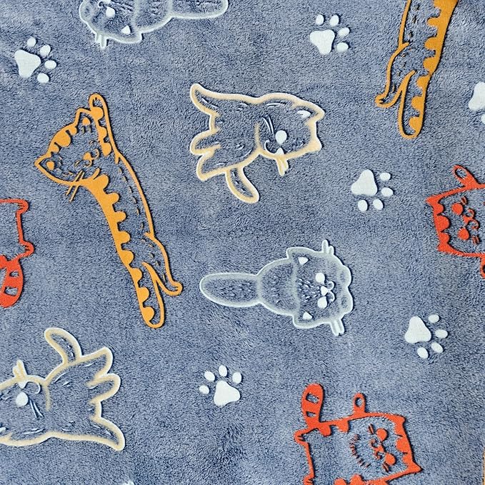 Sviuse Cat Blanket Soft Flannel Fleece Blankets with Minimalist White Cats Pattern, Cozy and Warm for Bed, Sofa, or Gift for Cat Lovers Girls, Women, Kids (Cat 11, 60" X 80")